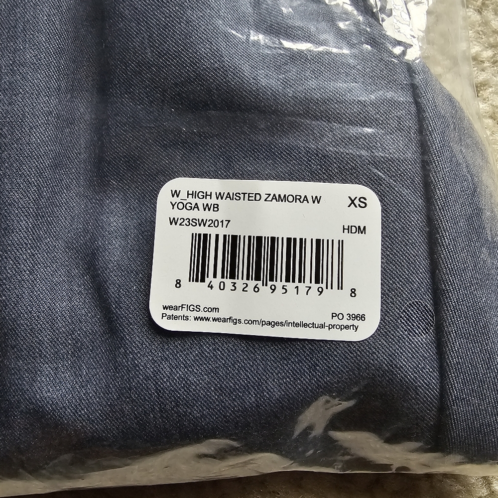 Figs Heathered Denim Scrub Set - Picture 6 of 6
